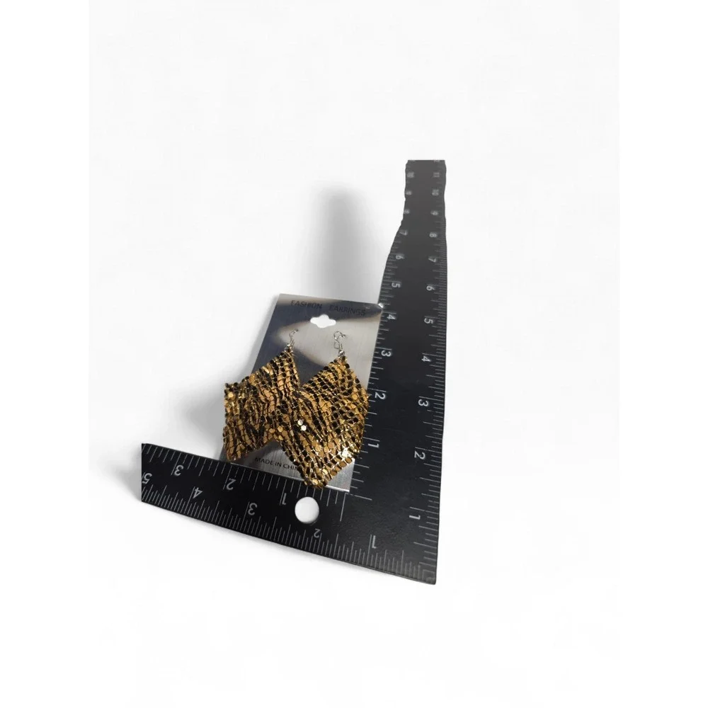 VINTAGE NEW Gold Black Mesh Dangle Earrings Statement Drop Boho Chainmail Style - Picture 4 of 4